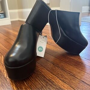 NWT Black Platform Clogs
